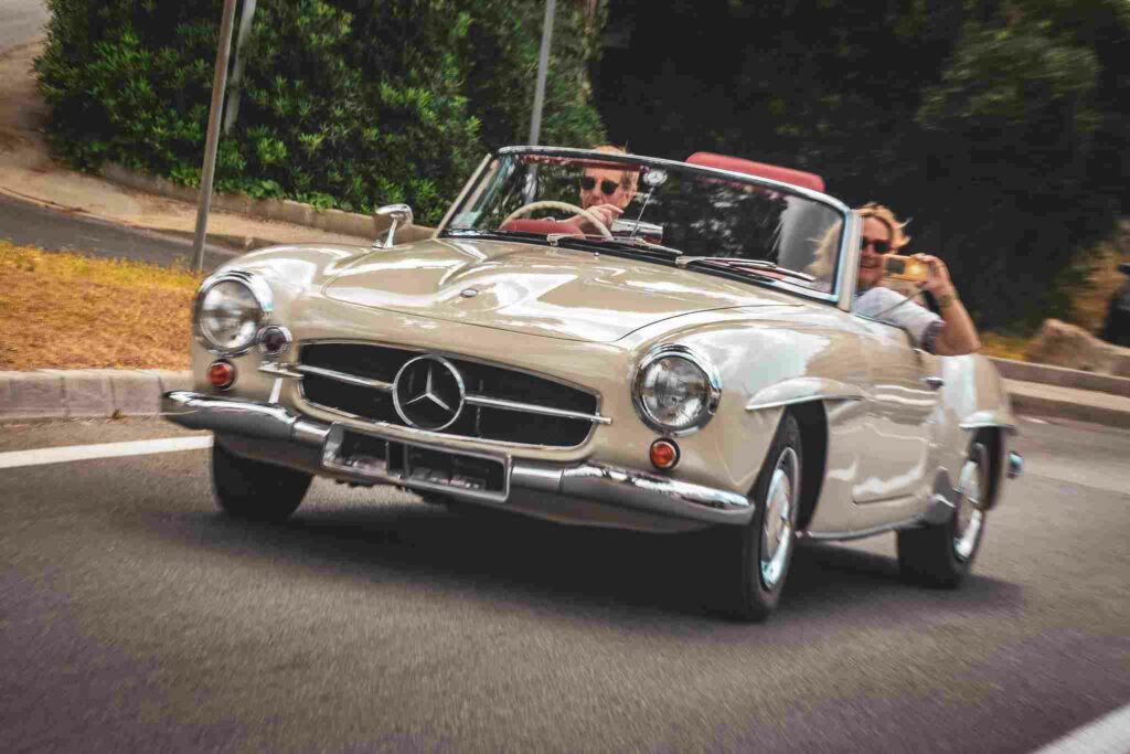 Rassemblement Oldtimer de la Côte d'Azur — voitures anciennes réunies sur le port (photo 5)
