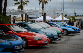 Rassemblement Alpine de Golfe-Juan — Alpine anciennes et récentes rassemblées (photo 1)