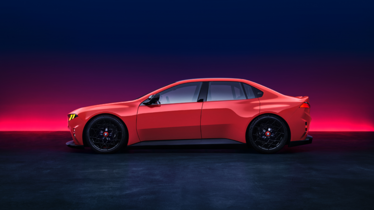 BMW M Concept Neue Klasse rouge Monza vu de profil en studio