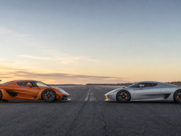 Koenigsegg Jesko Attack orange et Jesko Absolut argent sur une piste d’essai scandinave