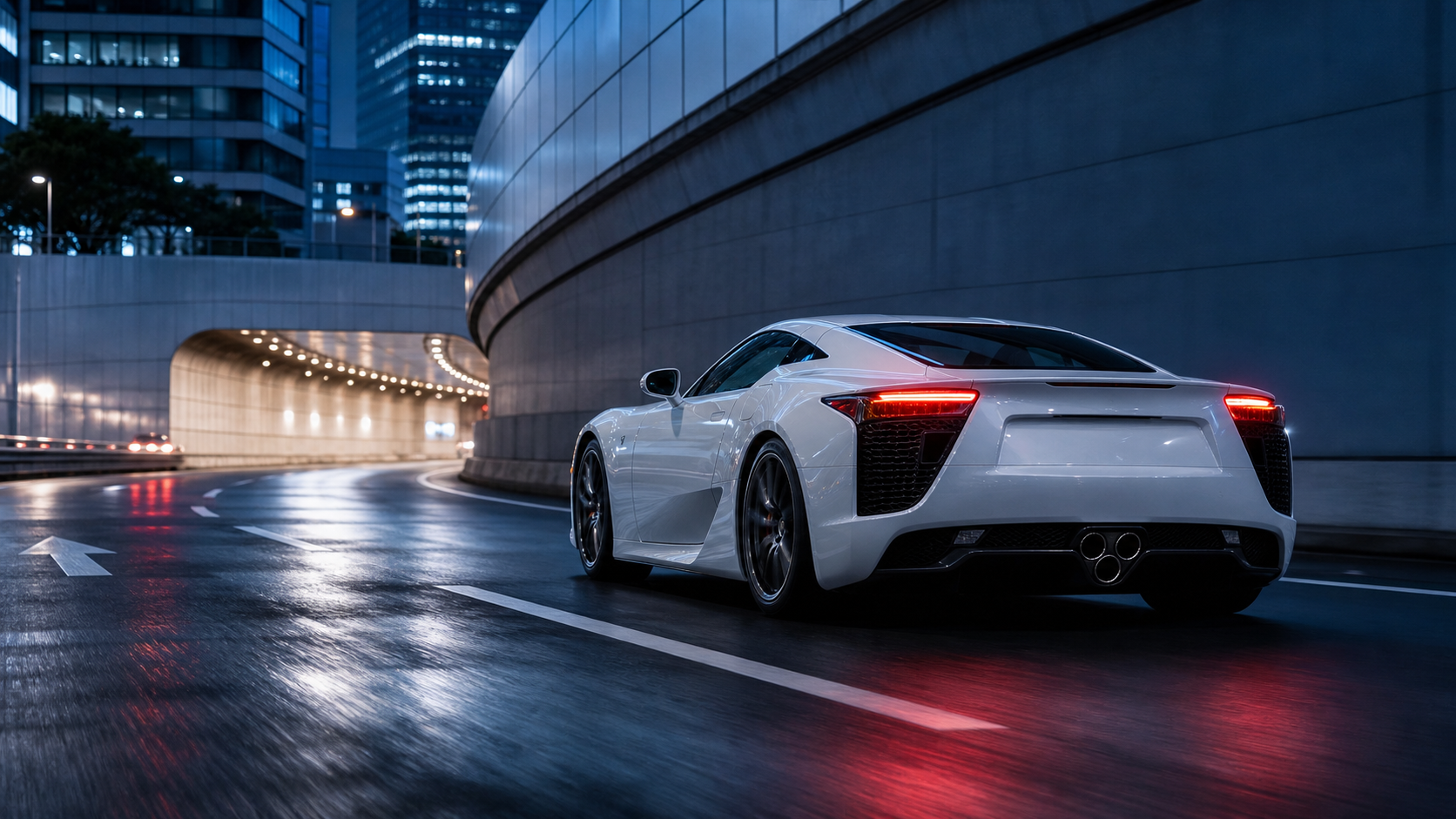 Lexus LFA blanche quittant un tunnel urbain à l’heure bleue