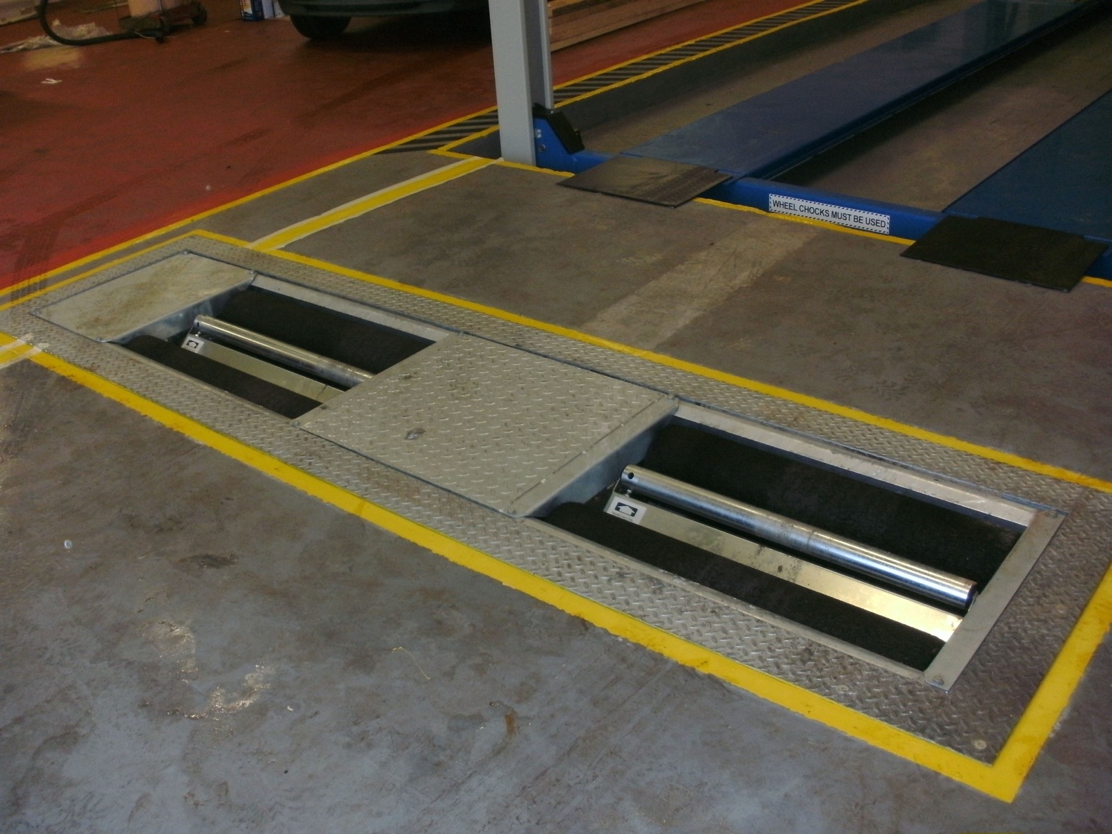 Banc à rouleaux utilisé pour mesurer l’efficacité du freinage