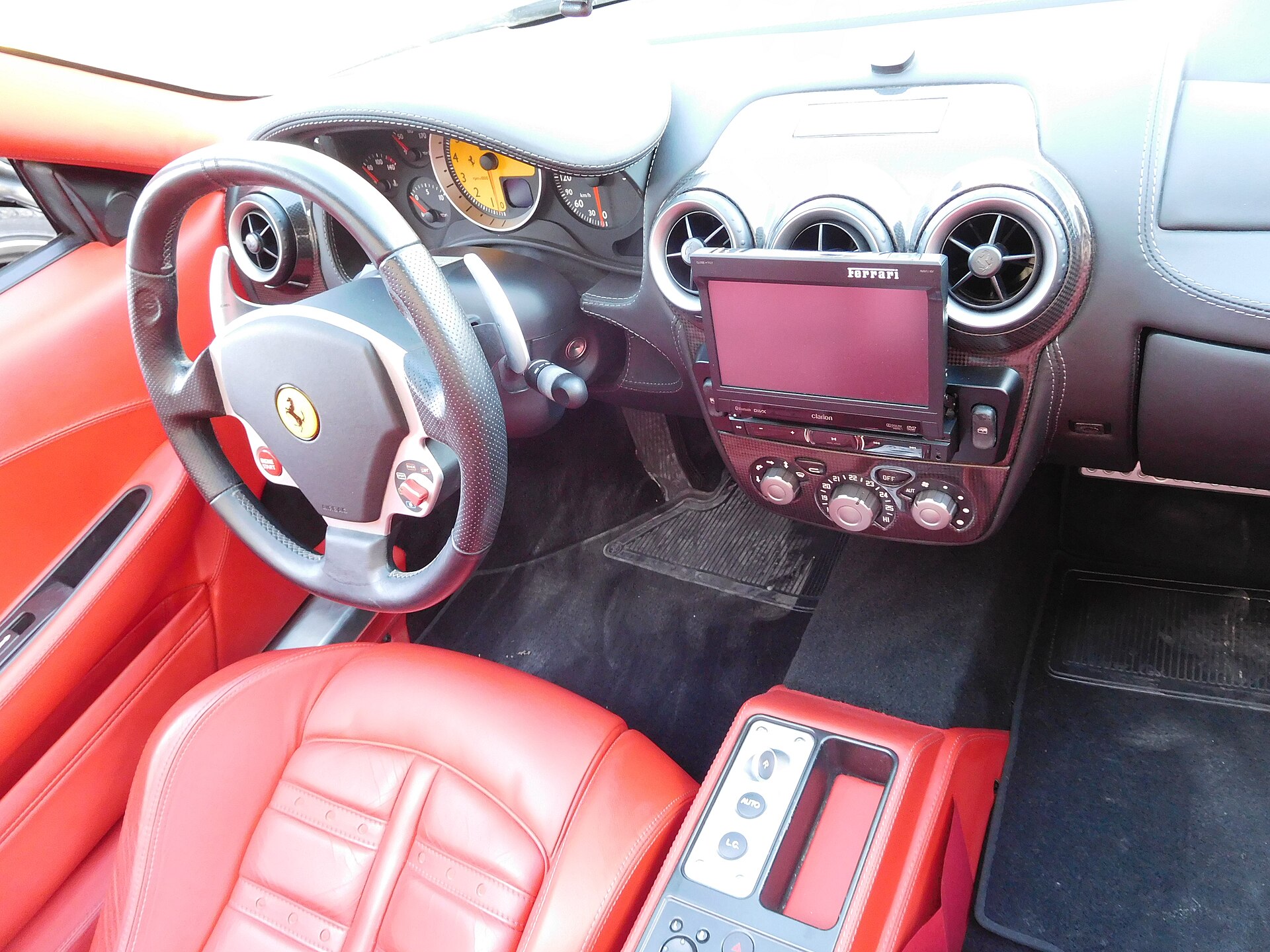 Habitacle d’une Ferrari F430 Spider avec boîte F1