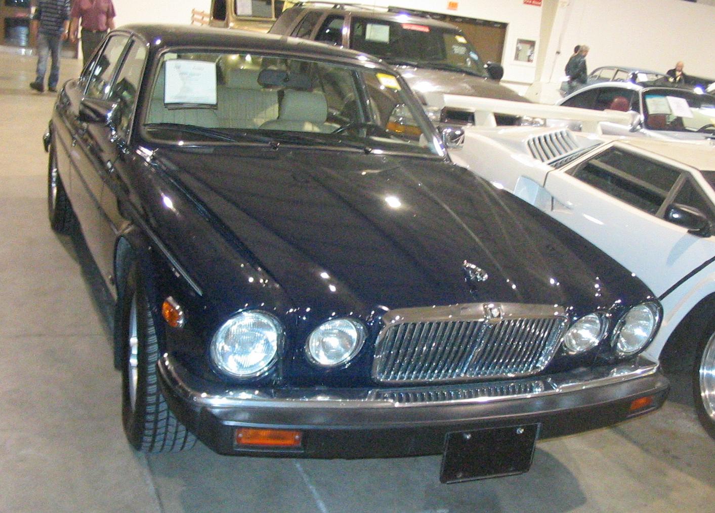 Jaguar XJ présentée lors d’une vente de voitures de collection