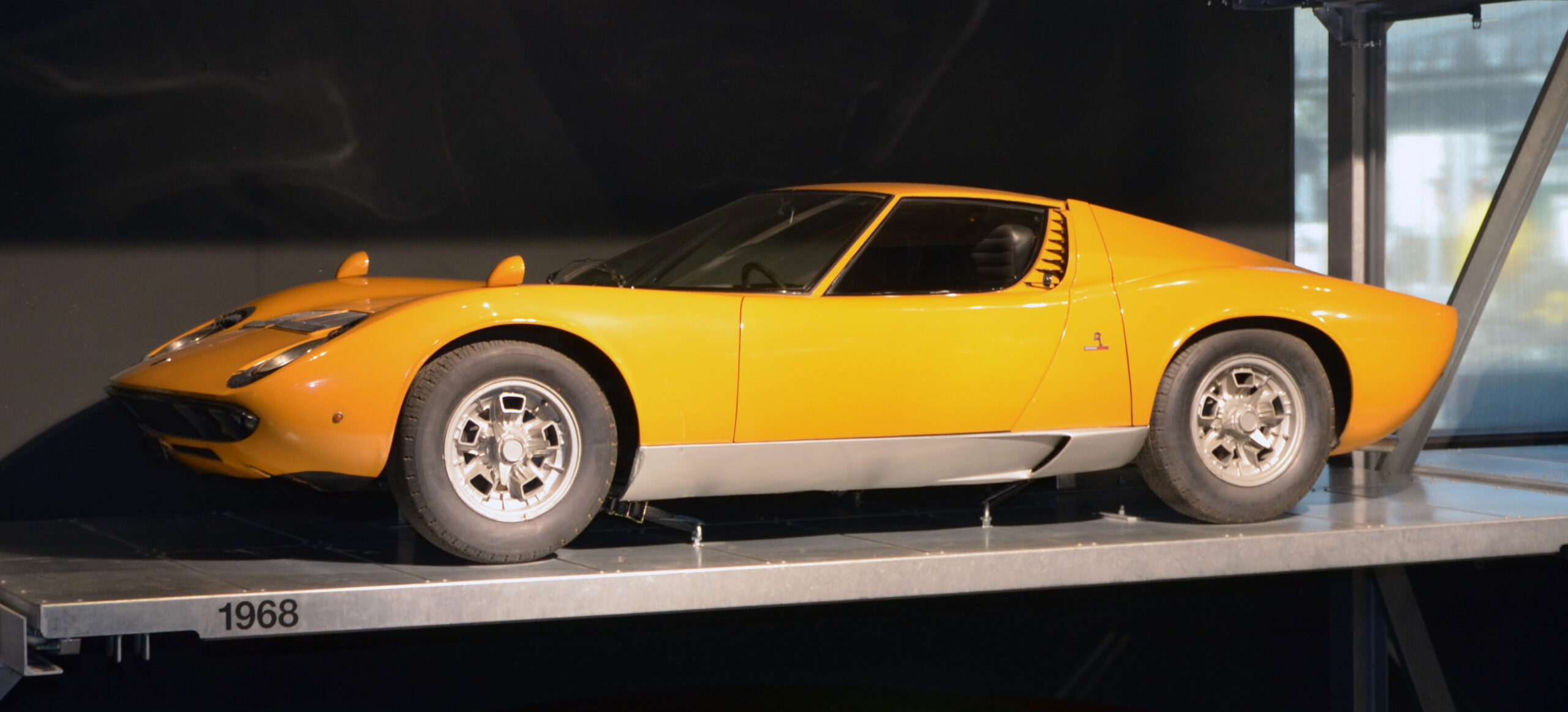 Lamborghini Miura de 1968 exposée au Musée suisse des Transports