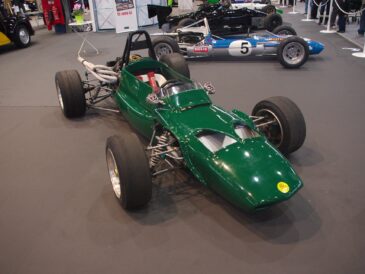 Monoplaces historiques exposées au salon Époqu’Auto