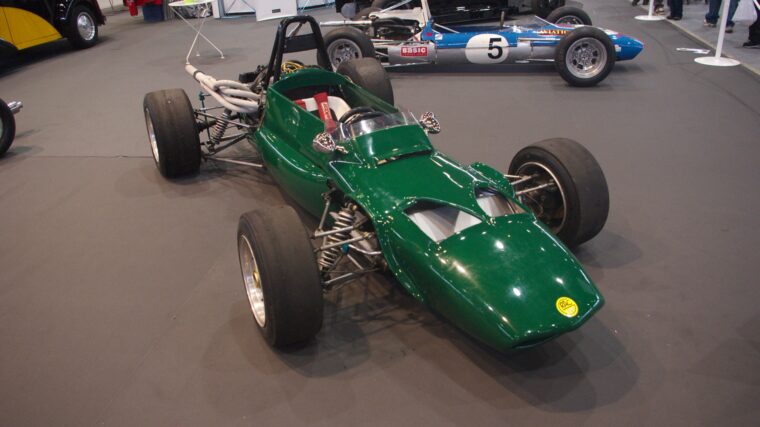 Monoplaces historiques exposées au salon Époqu’Auto