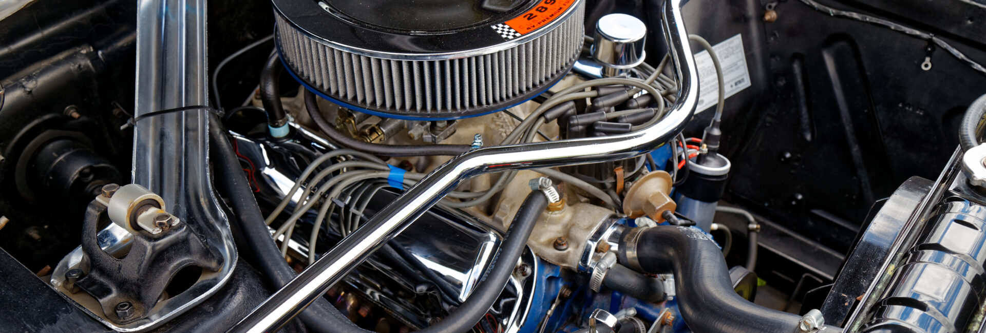 Compartiment moteur d’une Ford Mustang de 1965