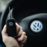 Numéro de châssis illisible sur une voiture ancienne : que faire ?