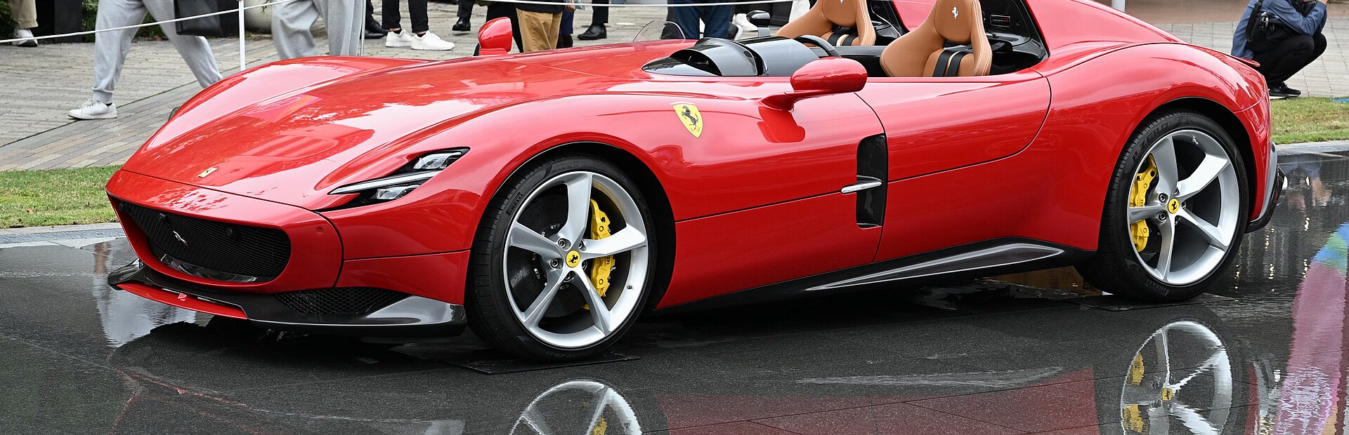 Ferrari Monza SP2 rouge avec ses deux sièges ouverts