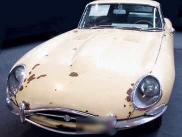 Jaguar Type E ancienne proposée lors d’une vente en Allemagne