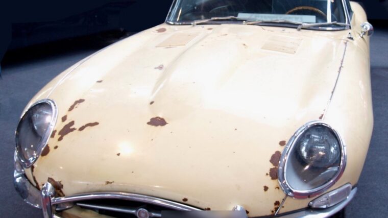Jaguar Type E ancienne proposée lors d’une vente en Allemagne