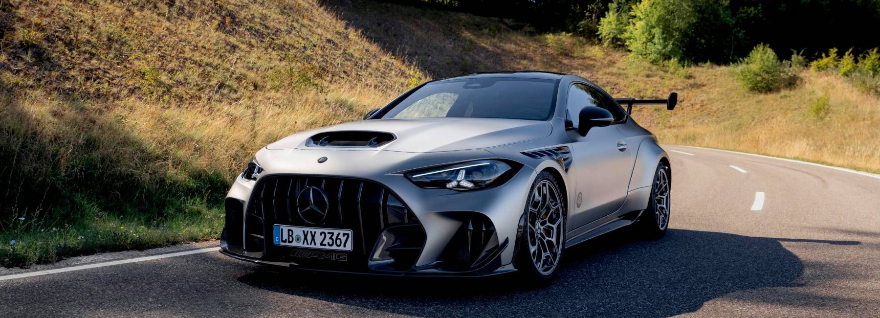 Mercedes-AMG CLE 646 Spezialanfertigung vue de trois quarts avant sur route