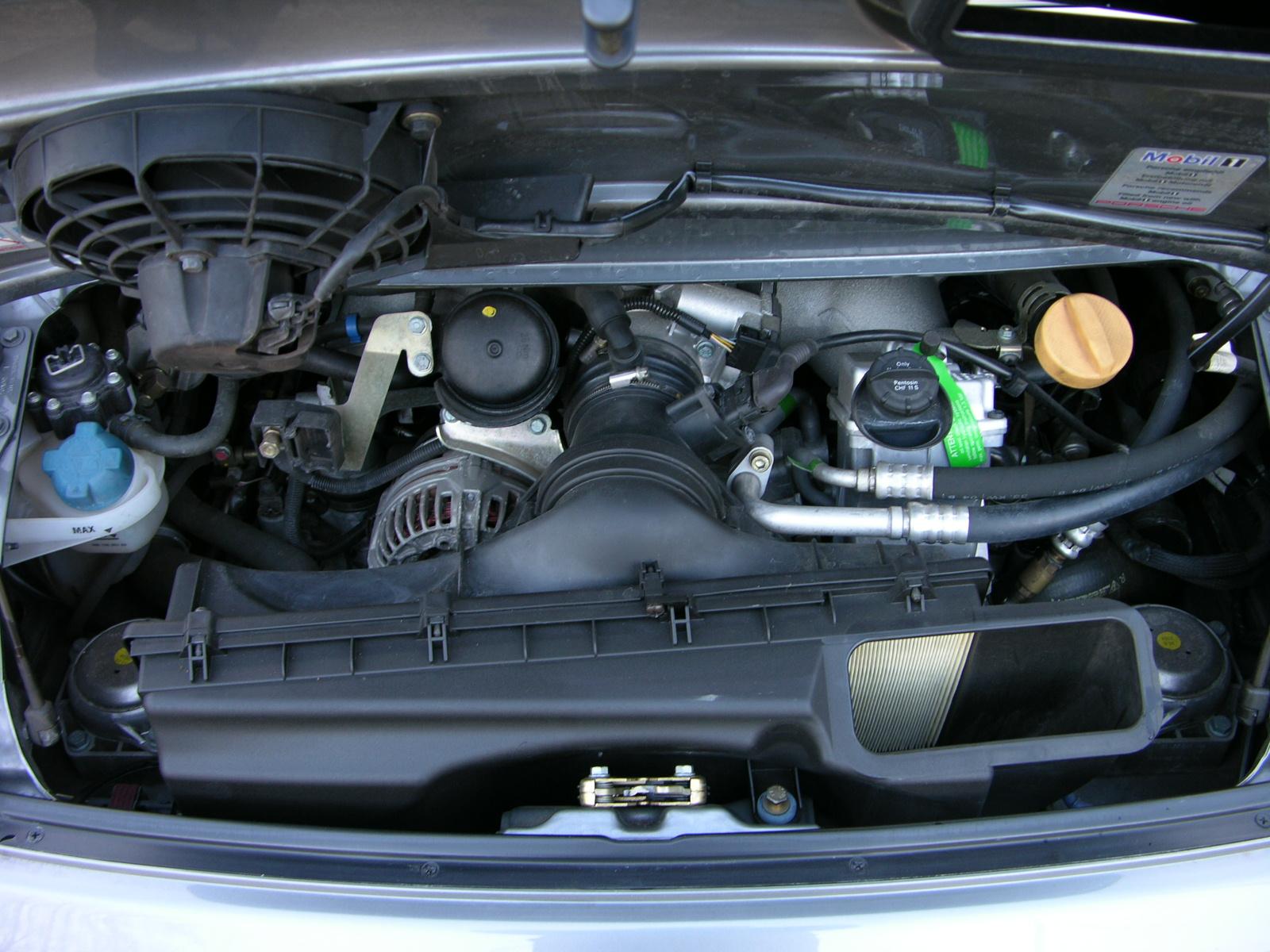 Compartiment moteur d’une Porsche 911 GT3 type 996