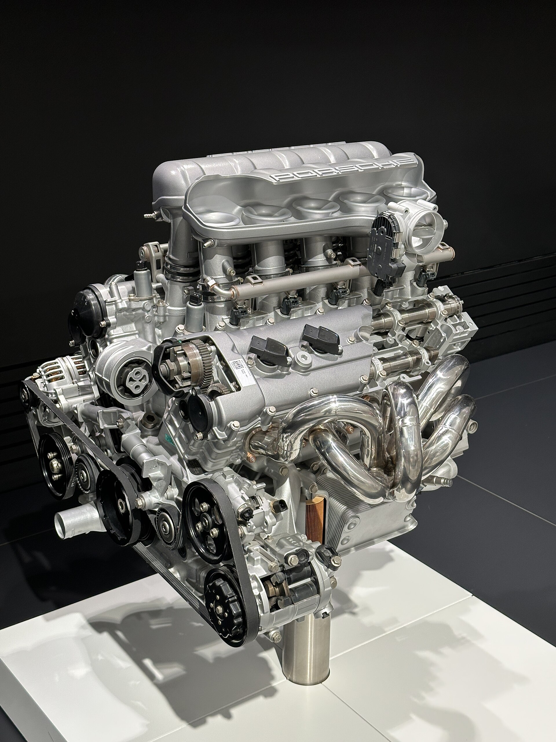 V10 atmosphérique de la Porsche Carrera GT exposé au musée Porsche