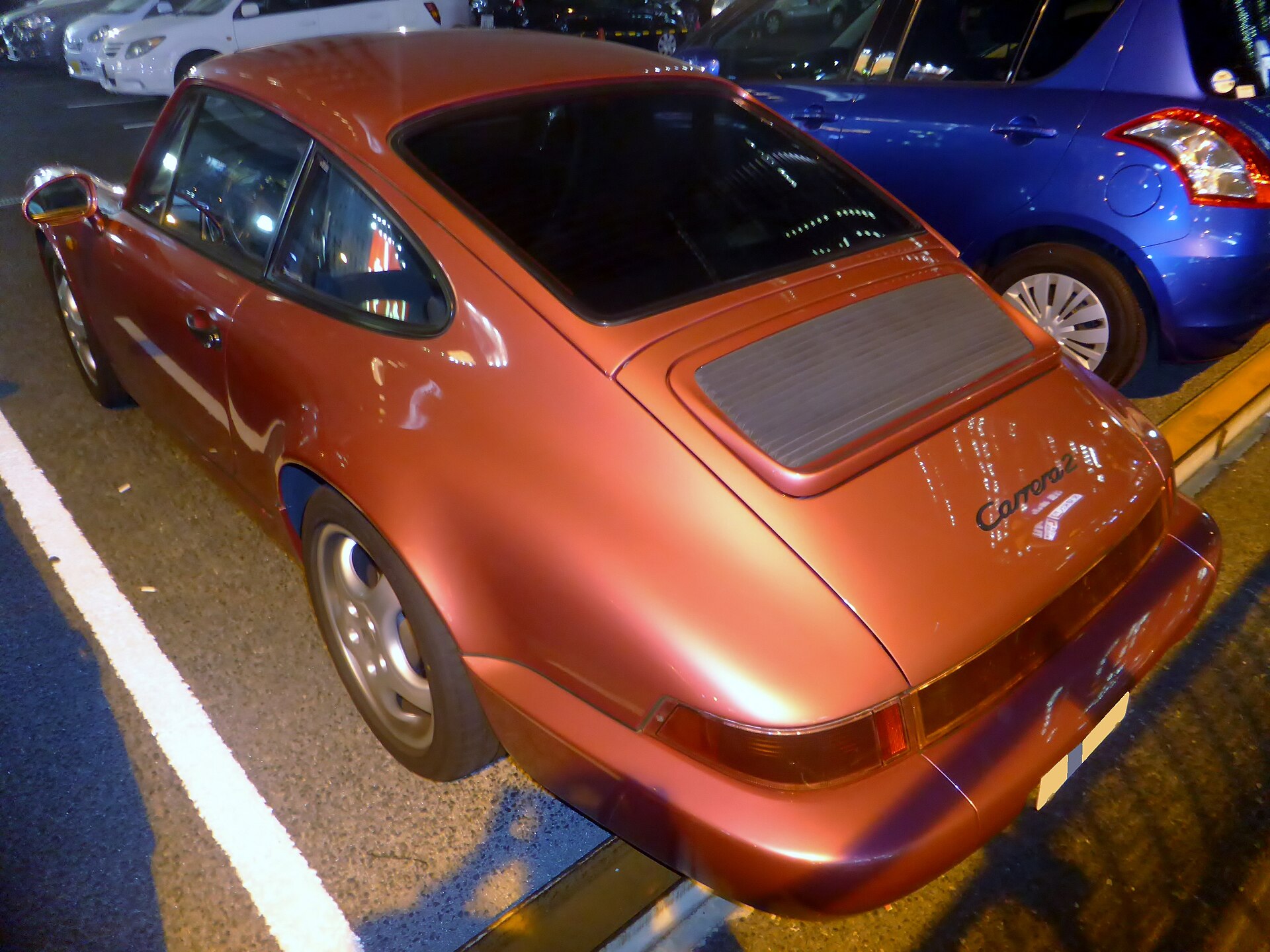 Porsche 964 Carrera 2 vue de trois quarts arrière de nuit