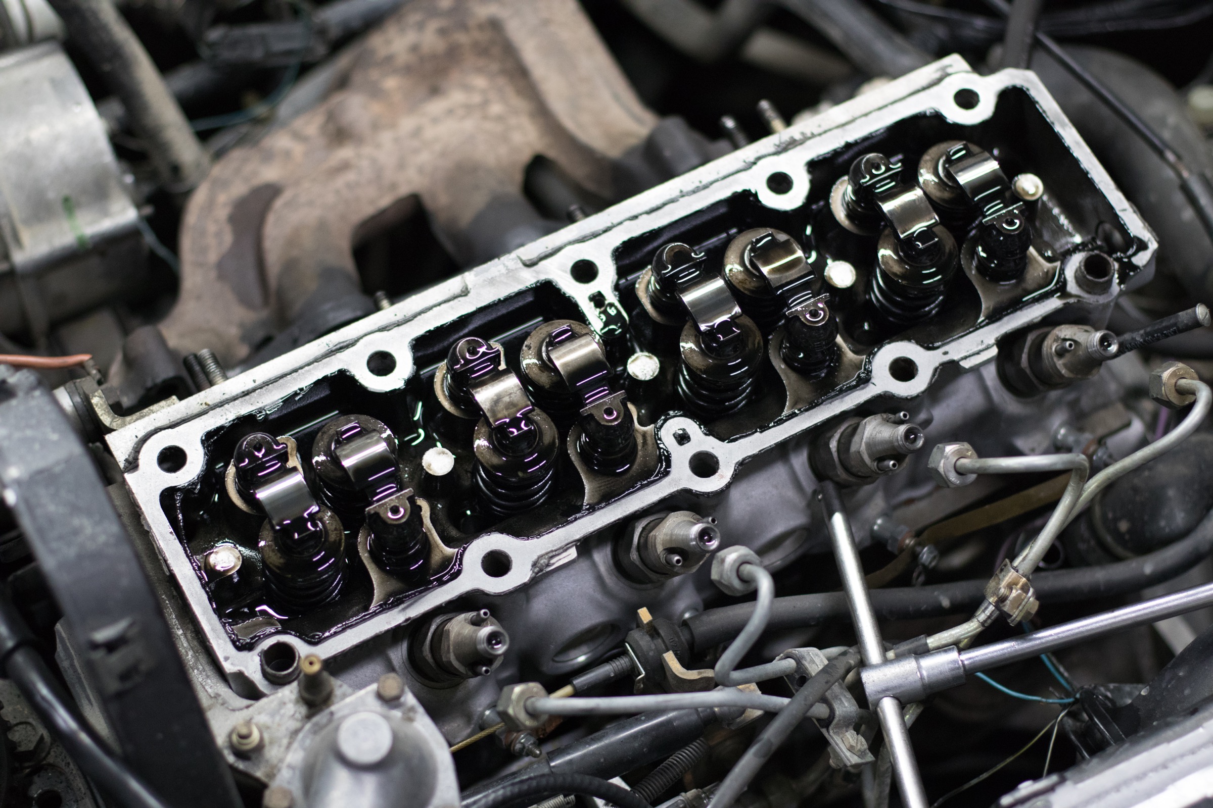 Culbuteurs et soupapes d’un moteur automobile