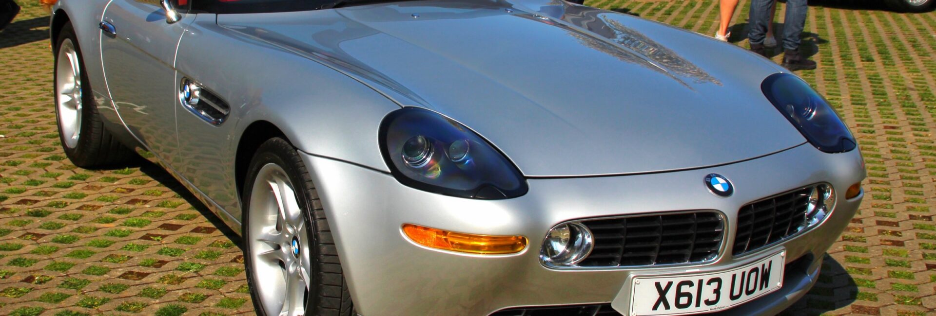 BMW Z8 grise de 2001 vue de trois quarts avant