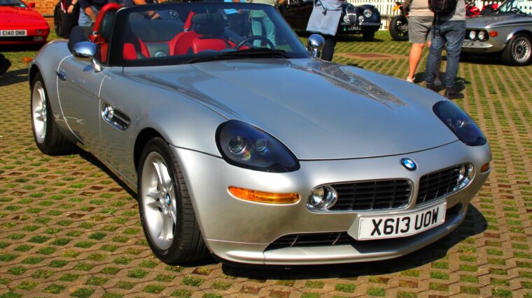 BMW Z8 grise de 2001 vue de trois quarts avant