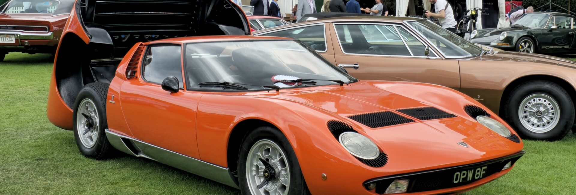 Lamborghini Miura P400 orange de 1967 vue de trois quarts avant