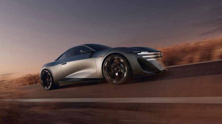 Peugeot RCZ Vision grise en mouvement