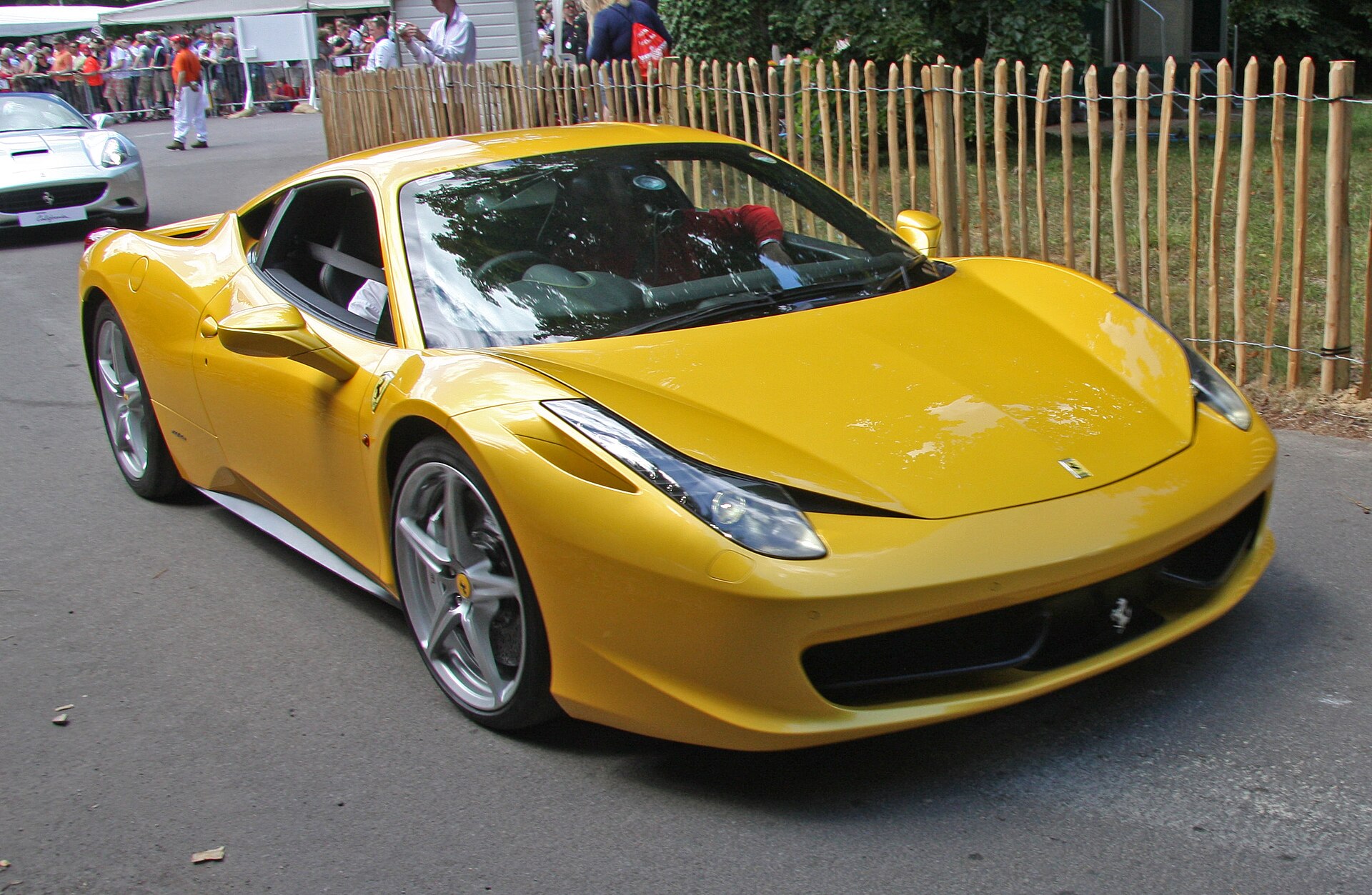 Ferrari 458 Italia jaune photographiée au Festival of Speed de Goodwood