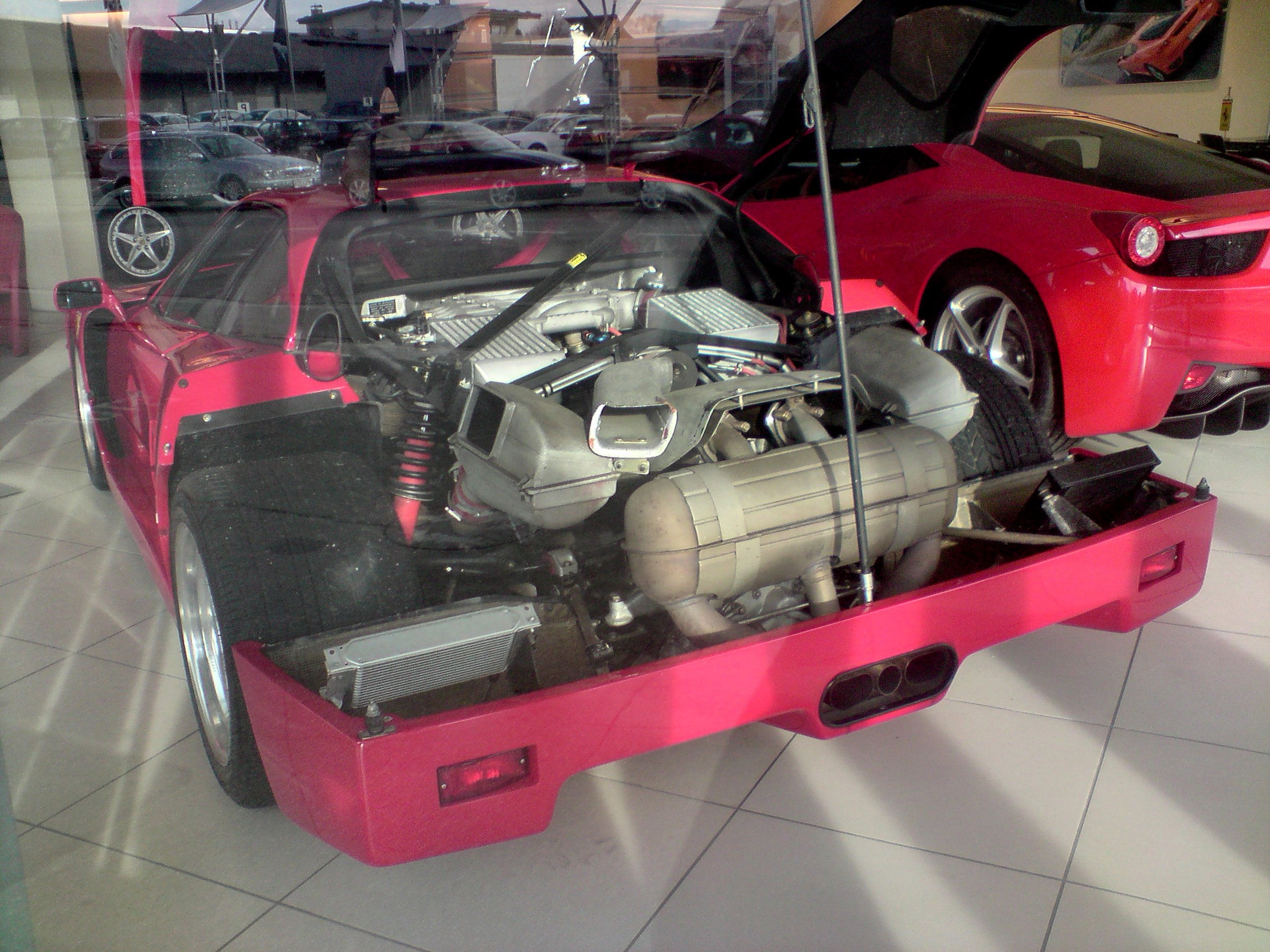 Compartiment moteur d’une Ferrari F40