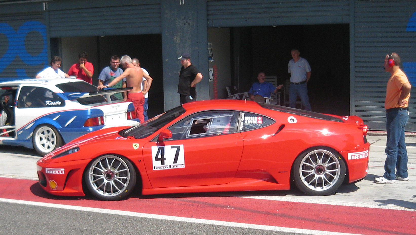 Ferrari F430 de compétition vue de profil sur le circuit de Monza