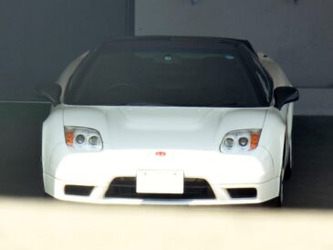 Honda NSX-R NA2 blanche à phares fixes vue de face