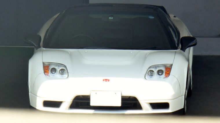 Honda NSX-R NA2 blanche à phares fixes vue de face