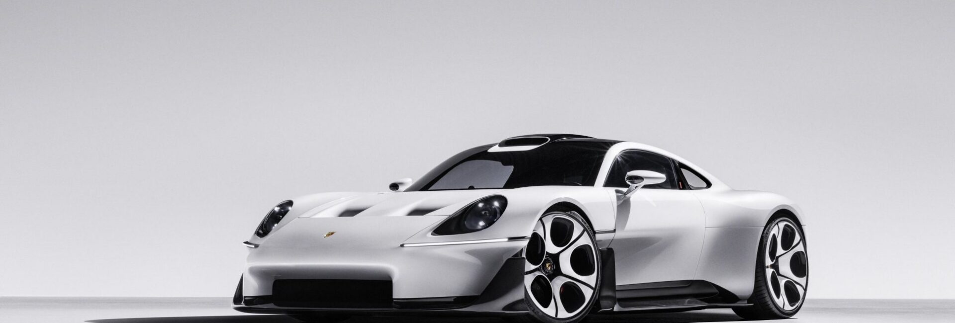 Porsche Mission S Concept 2026 blanche vue de trois quarts avant