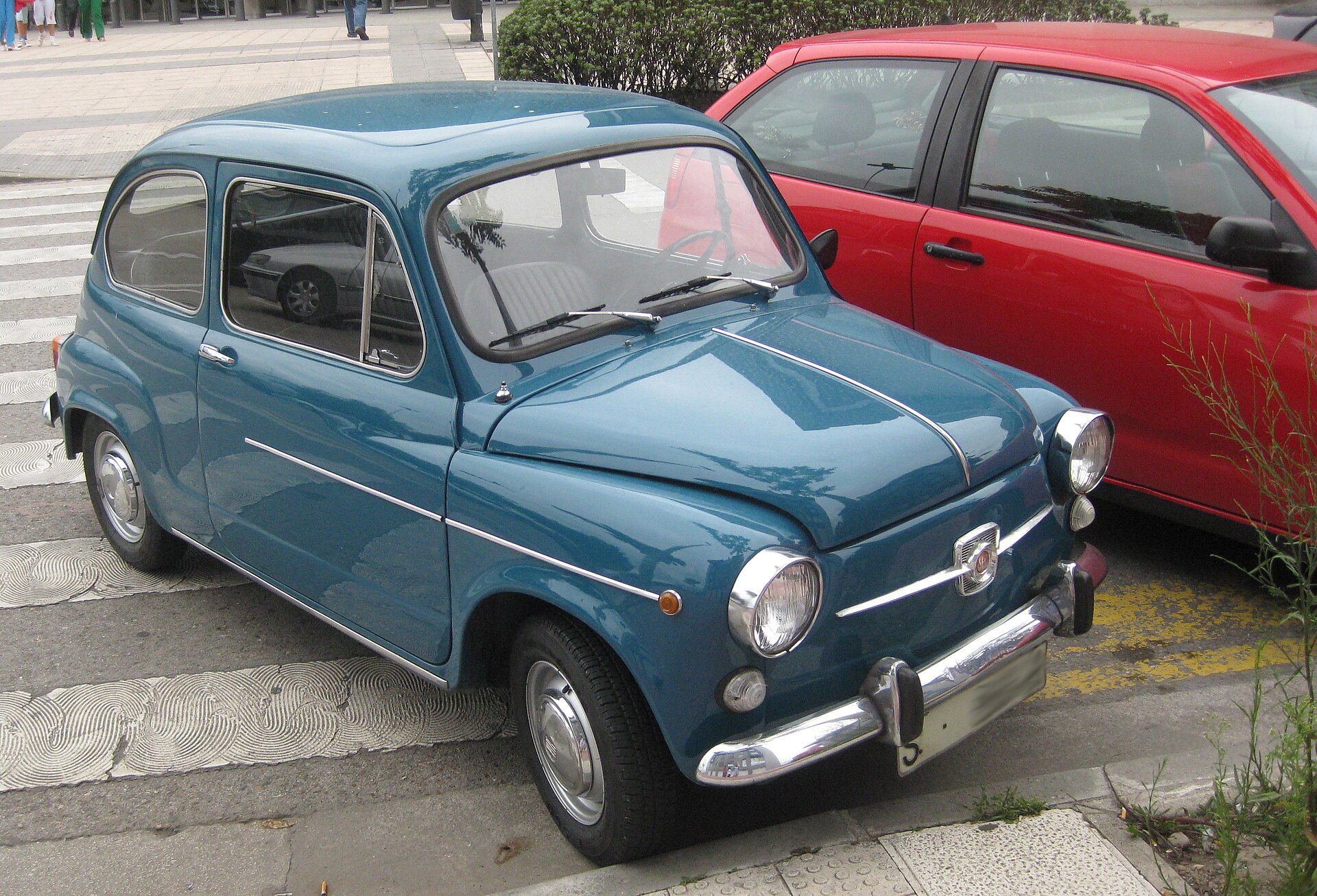 SEAT 600 E photographiée en Espagne, vue avant