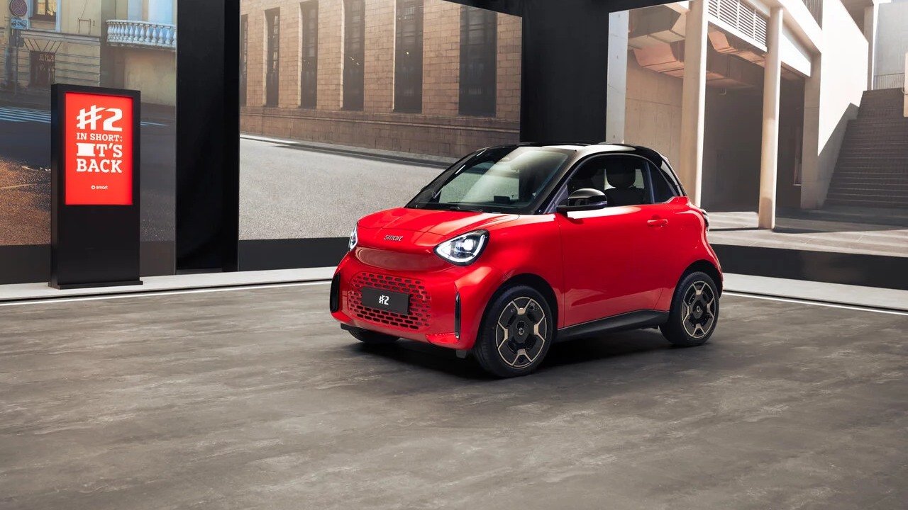 Nouvelle smart #2 rouge présentée en première mondiale à Paris