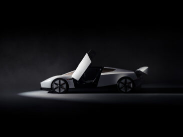 Nouveau Tesla Roadster blanc de profil avec ses portes ouvertes