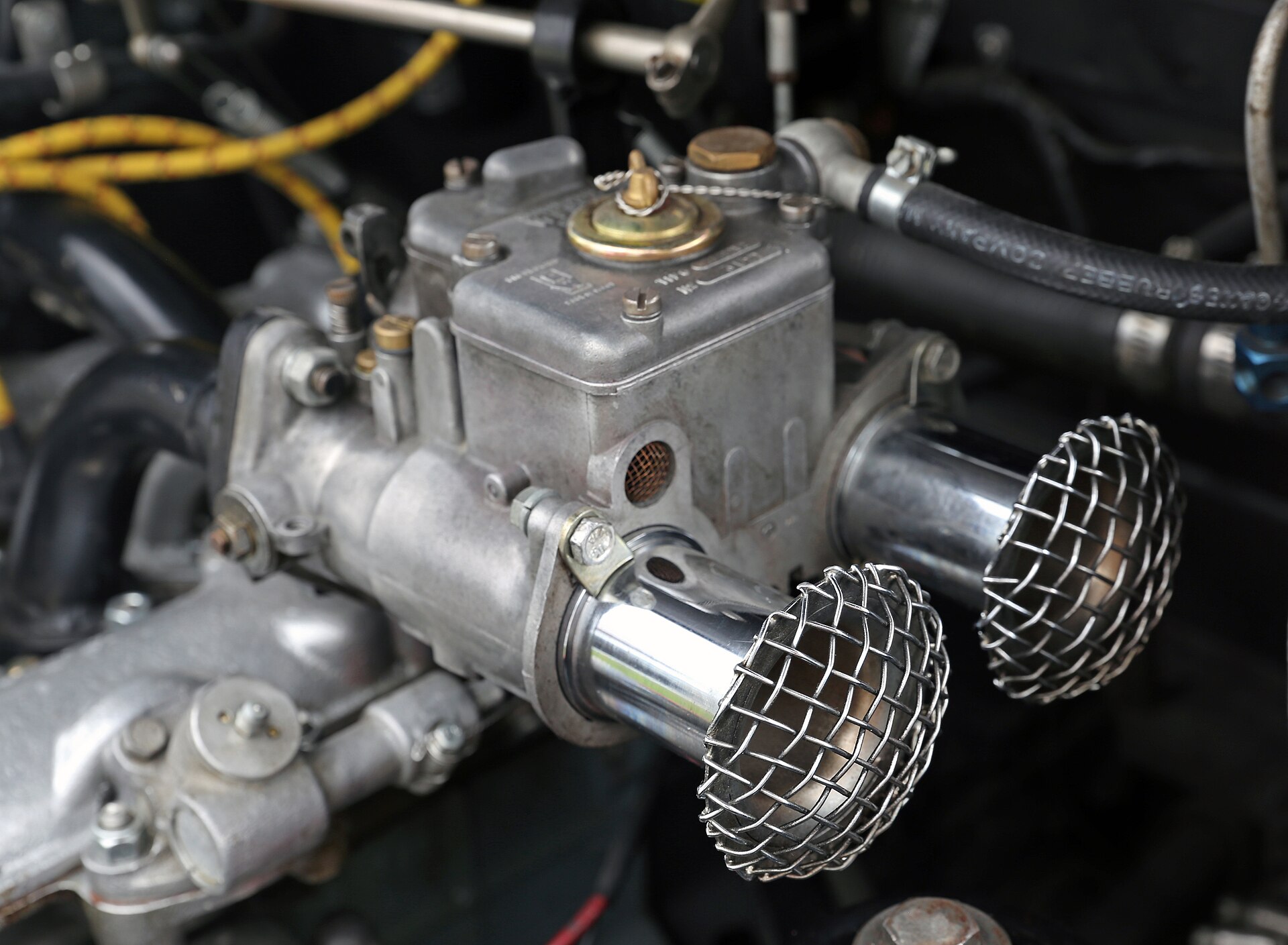 Carburateur Weber 40 DCOE monté sur un moteur Abarth classique
